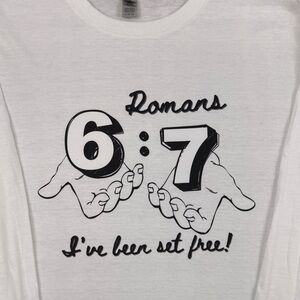 White Graphic T-Shirt with Romans 6:7 Design